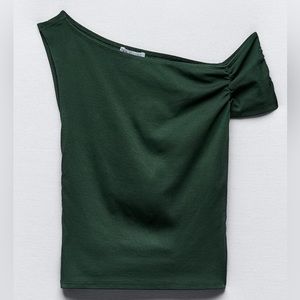 Asymmetrical ruched top💚